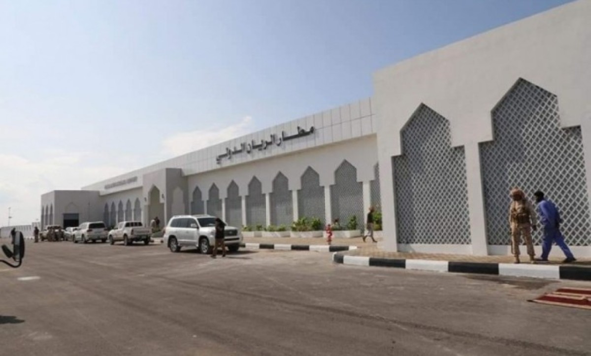 مصدر مسؤول في النخبة الحضرمية يكشف تفاصيل محاولة "نهب" مطار الريان واحتجاز ضباط من قبل قوات الانتقالي