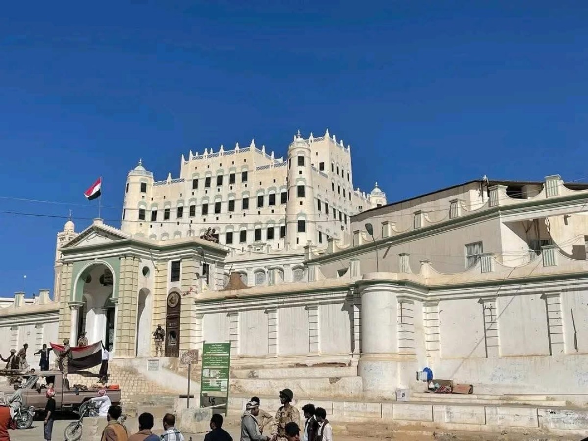 حضرموت تعود لسيادة "الجمهورية": انهيار متسارع لقوات الانتقالي و"درع الوطن" تحكم سيطرتها على المواقع السيادية