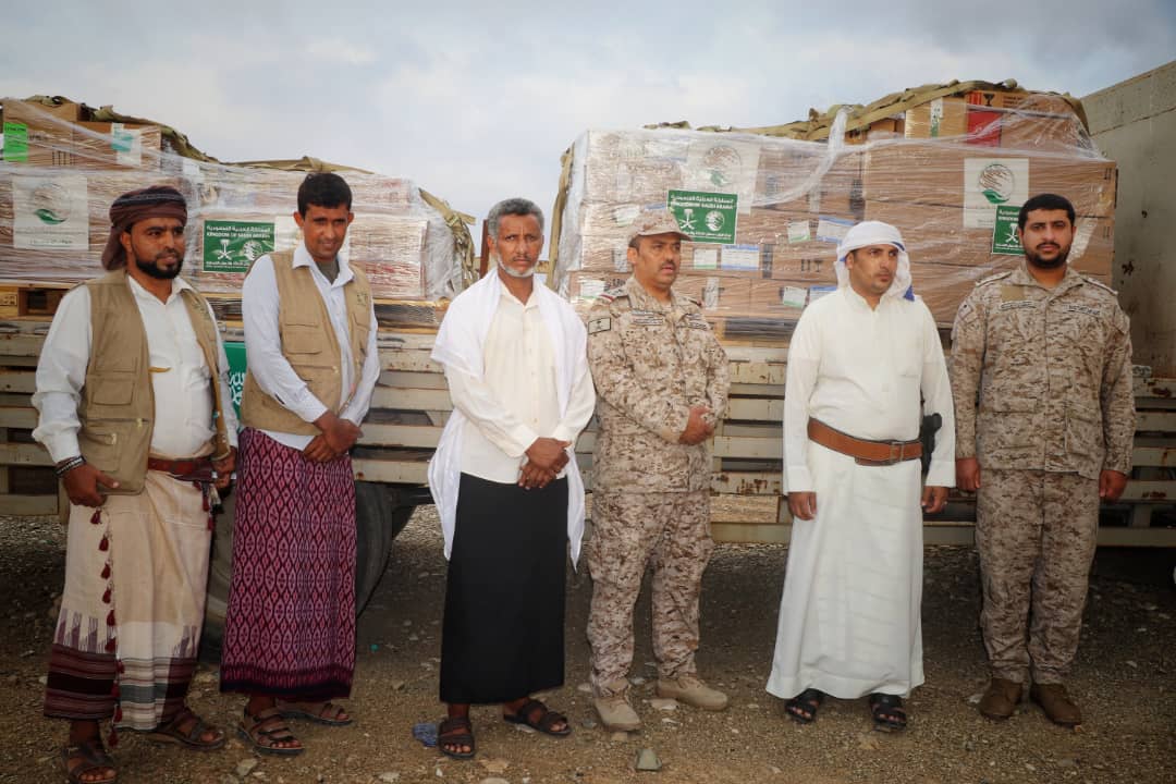 محافظ سقطرى يدشن المواد الطبية المقدمة من مركز سلمان لمواجهة كرونا بسقطرى