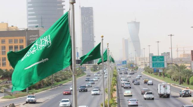 السعودية: تأجيل رفع قيود السفر إلى 17 مايو بدلاً من 31 مارس.