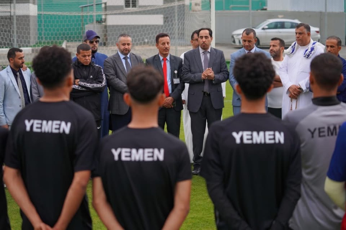 الوزير البكري يرفع معنويات منتخب الشاب قبل مواجهة السعودية في نهائي كأس الخليج