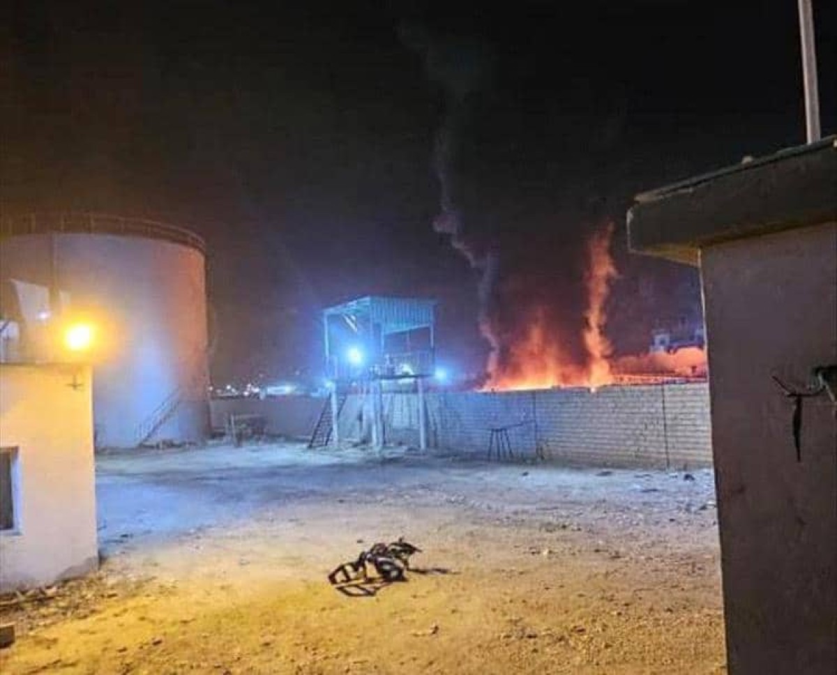 السعودية تنفذ ضربة "محدودة" بميناء المكلا لتدمير شحنات أسلحة غير مصرحة