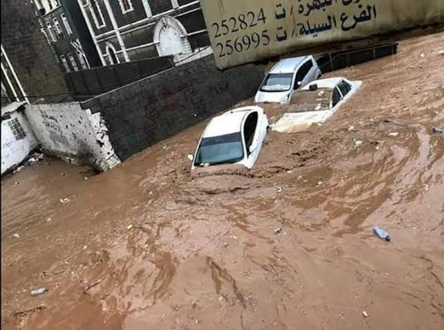 أمطار غزيرة وسيول مرعبة تتسبب بخسائر فادحة في عدن "فيديو"