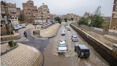 الأرصاد يدعو المواطنين لتوخي الحذر ويتوقع أمطارًا غزيرة غدًا الجمعة