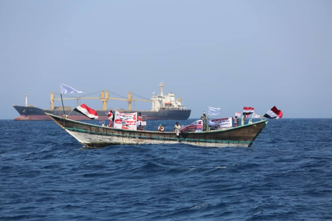 صيادون يمنيون يناشدون الحكومة والتحالف لإنقاذهم من سفية إيرانية في البحر الأحمر
