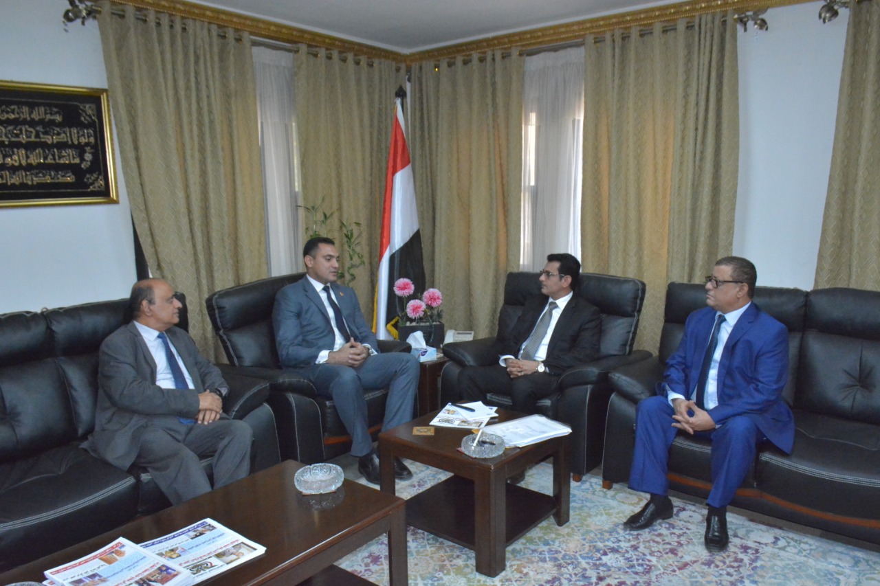 الرئاسة المصرية تقدم التهاني للسفارة اليمنية بمناسبة العيد الوطني للجمهورية اليمنية