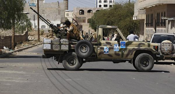 قتلى وجرحى باشتباكاتت بين مسلحين قبليين وحوثيين بمحافظة إب.
