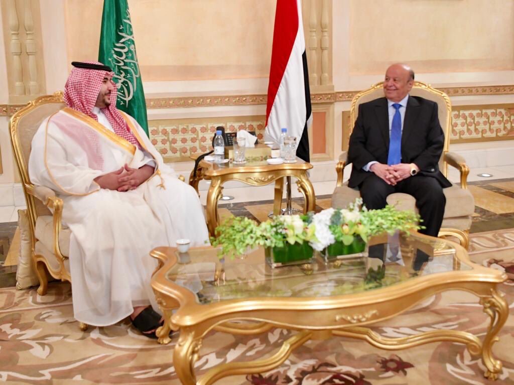 رئيس الجمهورية يستقبل نائب وزير الدفاع السعودي والأخير يؤكد موقفهم الداعم للشرعية