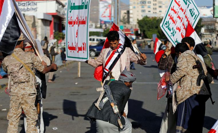 ميليشيا الحوثي تمنع دخول القاطرات والشاحنات إلى صنعاء
