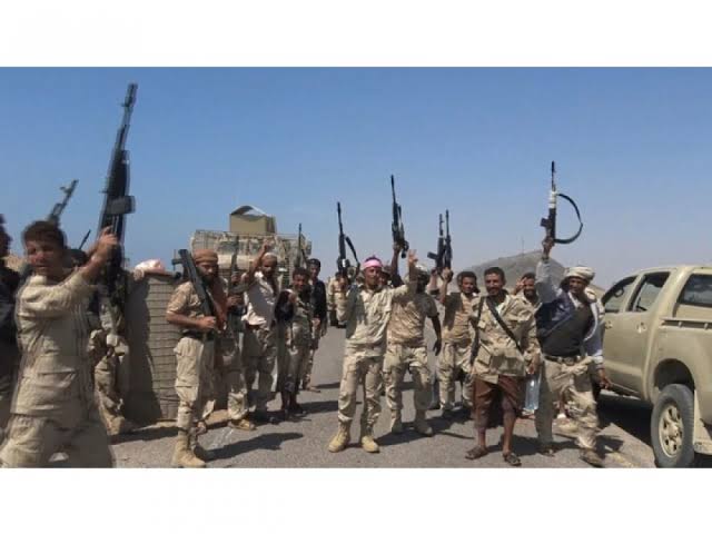 قوات الجيش تتصدى لهجوم حوثي واسع على حيس