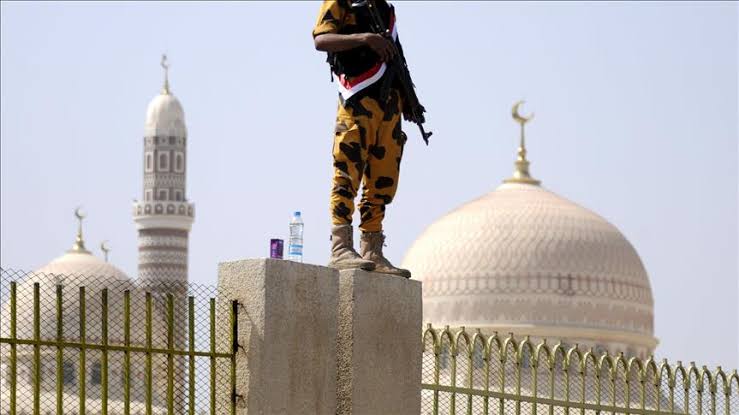 ميلشيا الحوثي تفرض رسوماً على المصليين المساجد الواقعة تحت سيطرتهم ” قائمة بالرسوم”