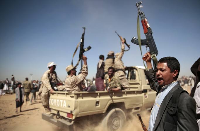 الحوثيون يقتلون امرأة منعتهم من هدم منزلها بصعدة