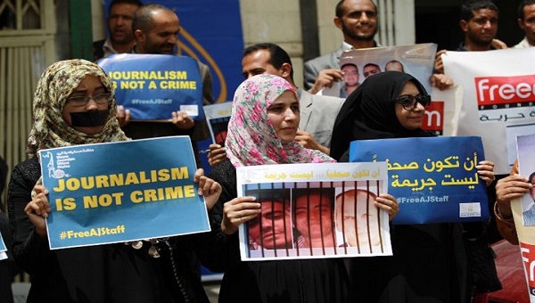 وقفة احتجاجية بتعز للمطالبة بالإفراج عن الصحفيين المختطفين في سجون الحوثي