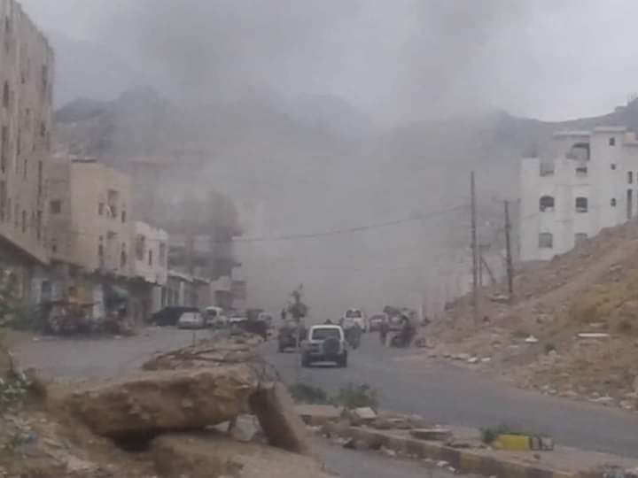 قصف مدفعي حوثي يستهدف أحياء سكنية في تعز