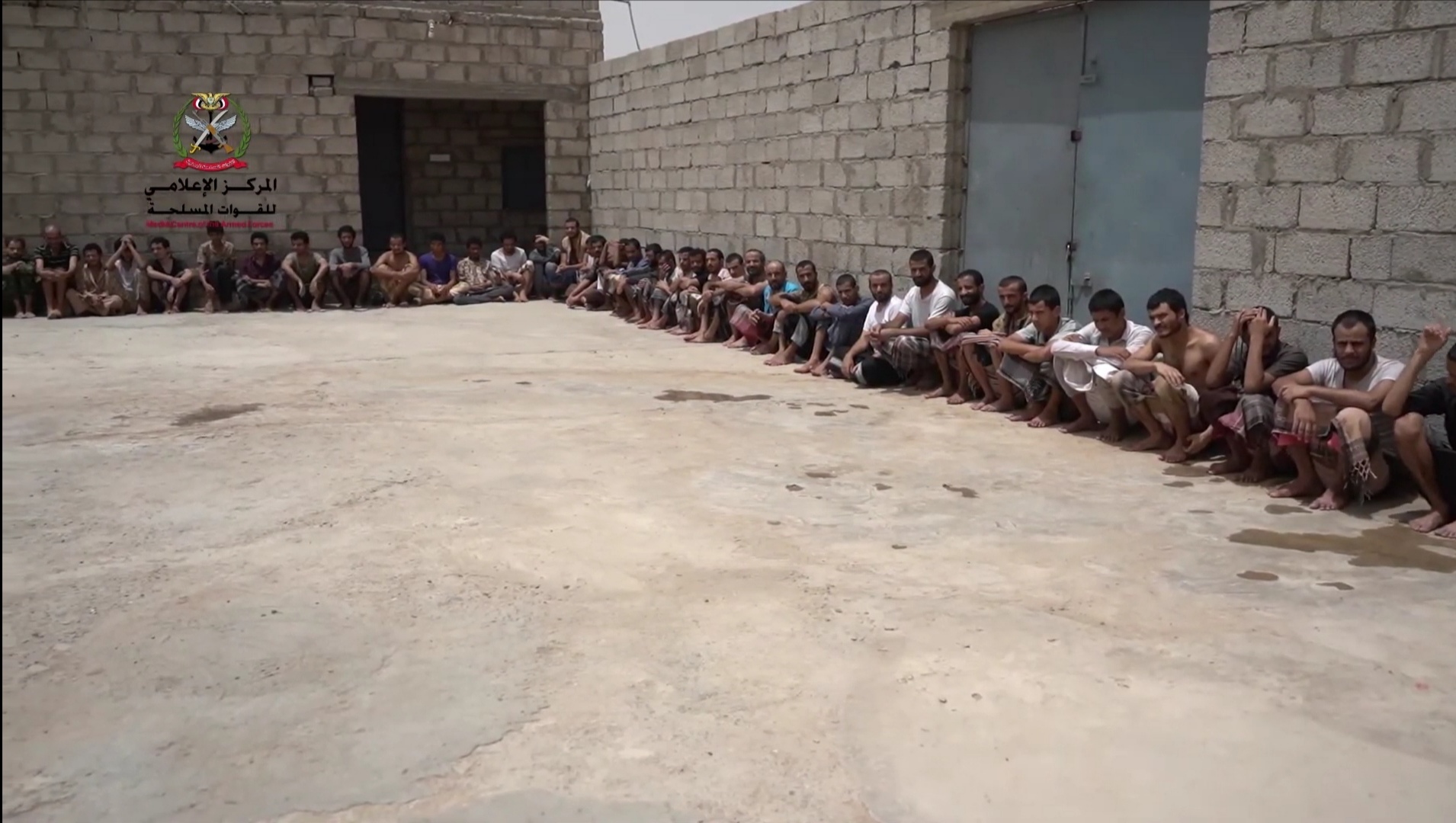 قرابة 100 أسير حوثي في قبضة الجيش الوطني “فيديو”