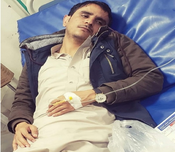تدهور صحة الصحفي المحرر من سجون الحوثي “هشام اليوسفي” ونقله إلى المستشفى