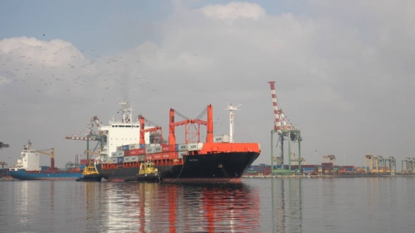 ميناء عدن يدشن الخط العالمي الدنماركي “ميرسك” بعد توقف دام أكثر من 10 سنوات.