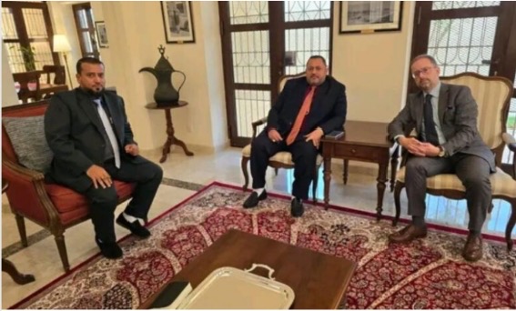 قائد الحراك والمقاومة التهامية يلتقي رئيس القسم السياسي والإقتصادي بالسفارة الأمريكية لدى اليمن.