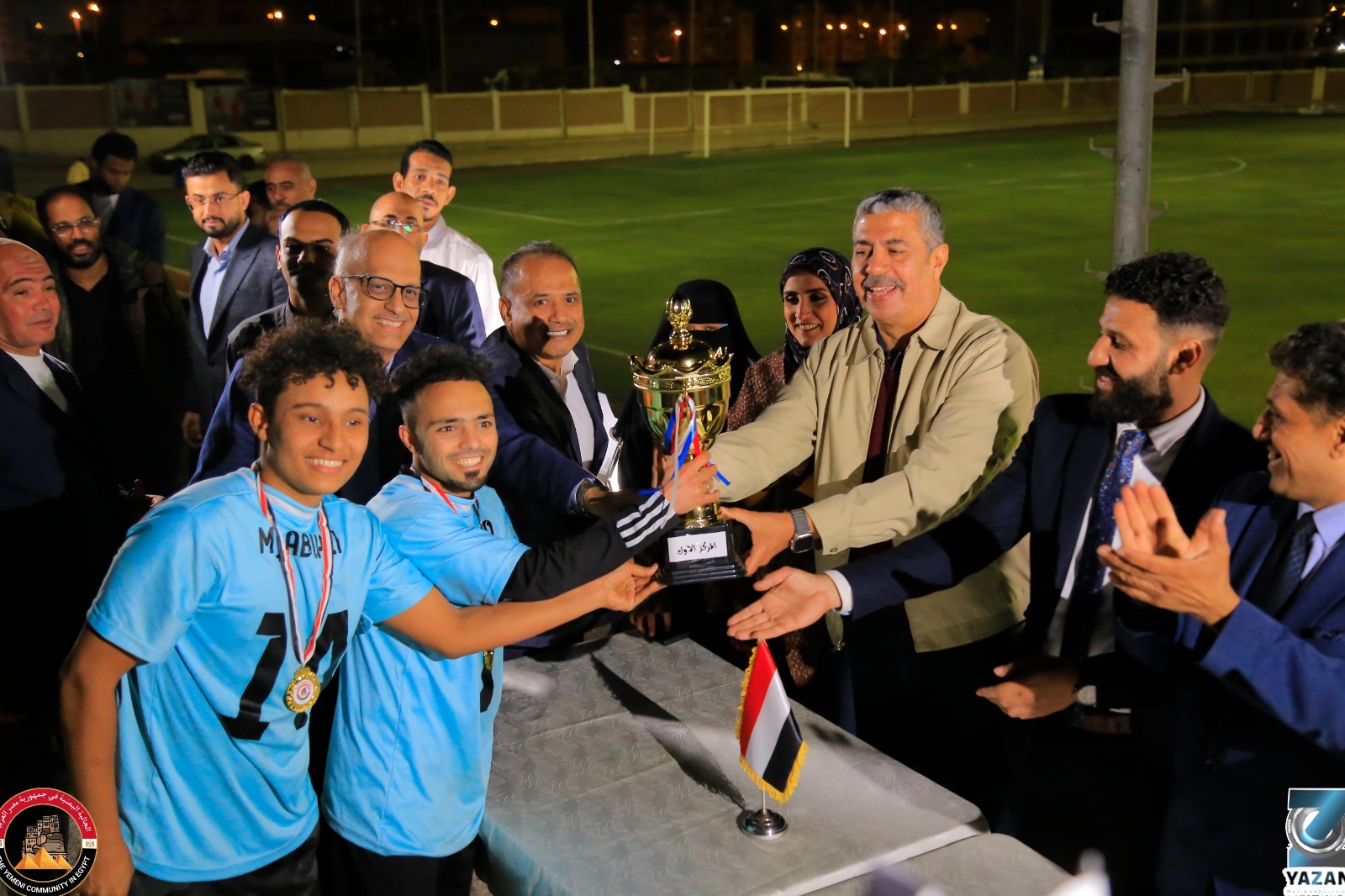 سفير اليمن في مصر يُكرم فريق الهلال الساحلي الفائز بكأس بطولة الجالية اليمنية الرمضانية